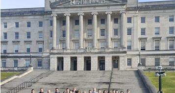 su-dtiroler-delegation-vor-parlament-jfif