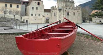 das-rote-boot-kloster-neustift